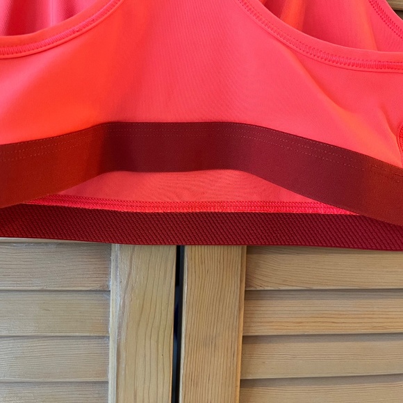 Nike Swoosh Bra - Picture 3 of 4